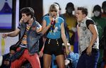 Aksi Para Musisi di Billboard Music Awards 2013