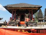 Cuma di Bali! Ada Kelenteng di Dalam Pura
