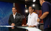 Dengan gaya masing-masing keduanya membawakan berita. Mulya Nurbilkis/detikcom.