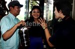 Indra Bekti Bawa Makanan untuk Fathanah