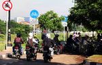 Hindari Macet, Pemotor Terobos Jalur Sepeda