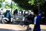 Hindari Macet, Pemotor Terobos Jalur Sepeda