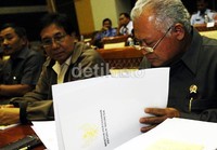 Menhan Purnomo Yusgiantoro meminta DPR segera membahas RUU Kamnas yang telah diajukan pemerintah.