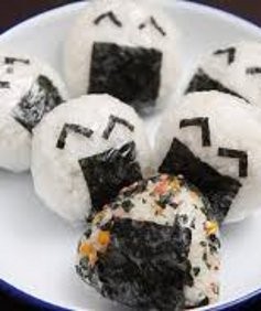 Onigiri Ayam dan Sayuran Untuk Bekal si Kecil