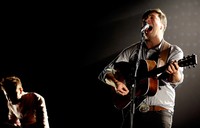 Band Indie asal Inggris, Mumford & Sons sukses membawa pulang penghargaan Top Rock Album. Simone Joyner/Getty Images.