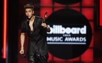 Top Male Artist dan Top Social Artist dimenangkan oleh Justin Bieber. Reuters/Steve Marcus.