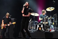 Grup Band Maroon 5 sukses membawa pulang penghargaan Top Hot 100 Artist. Chris McGrath/Getty Images.
