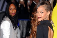 Penyanyi pelantun 'Diamond', Rihanna memenangkan Top Radio Songs Artist, Top R&B Artist dan Top R&B Album. Stuart Wilson/Getty Images.