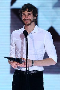 Gotye yang berkolaborasi dengan Kimbra sukses memborong 4 penghargaan seperti, Top Hot 100 Song, Top Radio Song, Top Streaming Song (Audio), dan Top Rock Song. Don Arnold/Getty Images.