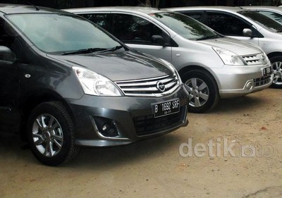 Komunitas Nissan Livina Kumpul di SCBD