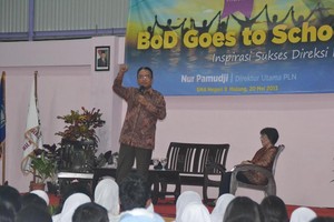 Jadi Guru di SMAN 8 Malang, Bos PLN Ajarkan Siswa Bermimpi