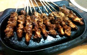 Makan Siang Mantap, Sate Hotplate Plus Sup Buntut Kambing