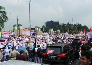 Perawat Demo di DPR, Jalan ke Arah Slipi Ditutup Perawat Demo di DPR, Jalan ke Arah Slipi Ditutup