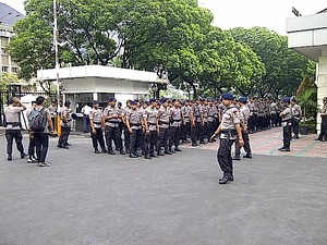 Puluhan Brimob Berjaga-jaga di Kantor Jero Wacik, Ada Apa?