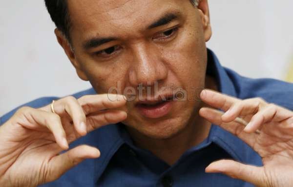 Gita Wirjawan Akui BlackBerry Q10 dan Z10 Tak Boleh Beredar