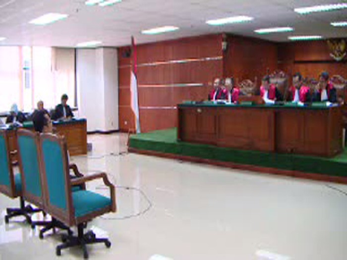 Seret Pihak Lain, Kasus Simulator SIM Memanas