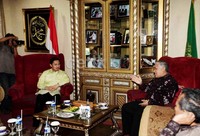 Pertemuan berlangsung santai dan akrab.