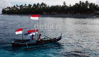 Mereka mengibarkan bendera diperahunya dan berkeliling lautan sekitar kepulauan miangas.     