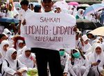 Ribuan Perawat Geruduk Gedung DPR
