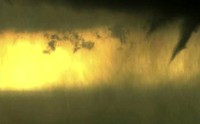     Tornado juga menerjang Oklahoma. Setidaknya 51 orang dilaporkan tewas dalam peristiwa tersebut. Courtesy of KFOR-TV/Handout via Reuters.