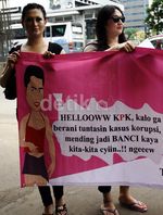 Waria Demo Dukung KPK