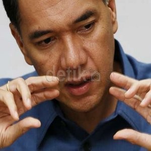 Gita Wirjawan: BlackBerry Q10 dan Z10 BM Tak Boleh Beredar