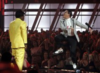 Psy ber-'Gentleman' ria. Reuters/Steve Marcus.