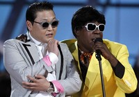 Tracy Morgan tampil serba kuning ala Yoo Jae Suk. Reuters/Steve Marcus.