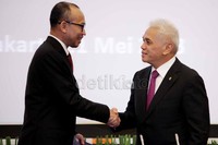 Sertijab Menkeu dari Pt Menkeu Hatta Rajasa kepada Chatib Basri.