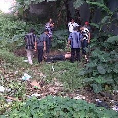 Diduga Mayat Bertato Naga Sengaja Dibuang di Kebun Pisang