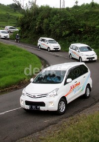 Sentuhan krom tampak di bingkai jendela. Selebihnya, antara Xenia airbag dan non airbag bagai anak kembar.