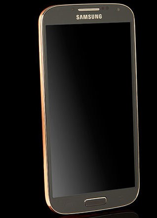     Galaxy S4 ini didesain oleh Goldgenie, perusahaan asal Inggris yang memang spesialis mendesain gadget mewah. (kredit foto: gsmarena)