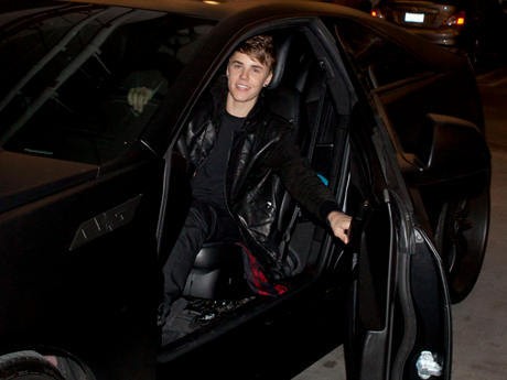 Justin Bieber dan Mobil Bling-blingnya