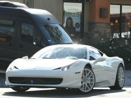 Justin Bieber dan Mobil Bling-blingnya Justin Bieber dan Mobil Bling-blingnya