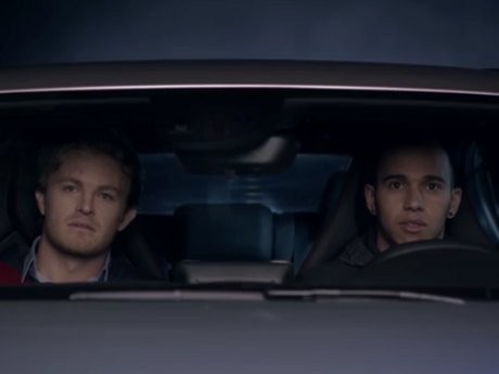 Lewis Hamilton dan Nico Rosberg Rebutan Mobil Mercy