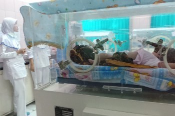 Sentuhan Teknologi Mudahkan Para Bidan Menolong Ibu Melahirkan