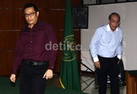 Terdakwa Arya Abdi Effendy dan Juard Effendi mengikuti sidang lanjutan dengan agenda mendengarkan keterangan saksi. Lamhot Aritonang/detikFoto.