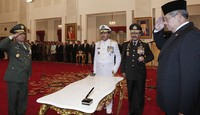     Terpilih sebagai KSAD, Moeldoko juga memiliki peluang sebagai kandidat Panglima Tentara Nasional Indonesia. Abror Rizki/setpres