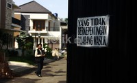 Yang tidak berkepentingan dilarang masuk ke perumahan tersebut. Lamhot Aritonang/detikFoto.