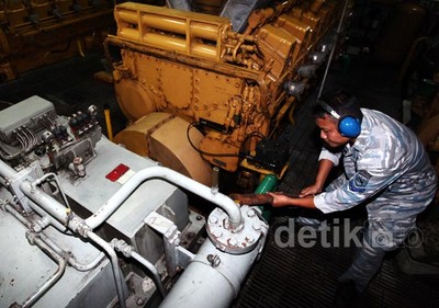 Di Sini Mesin KRI Slamet Riyadi Dikontrol
