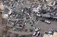 SD Plaza Tower juga menjadi korban amukan tornado. Reuters/Rick Wilking.