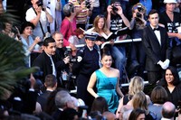 Pesona Aishwarya Rai seolah membuat mata mata pria dan juru foto tak berkedip. red carpet. Gareth Cattermole/Getty Images.