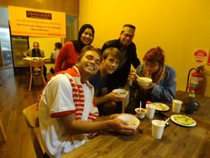 Kisah Mahasiswa Indonesia Jualan Coto Makassar di Sydney