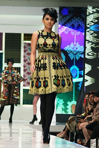 Jakarta, Indonesia - 15 Mei 2013. Ari Seputra The Glorious Handwoven of Indonesia Cita Tenun Indonesia. Jakarta Fashion & Food Festival 2013 at Grand Ballroom Harris Hotel. Kelapa Gading. Jakarta. [Foto: Mohammad Abduh/Wolipop]