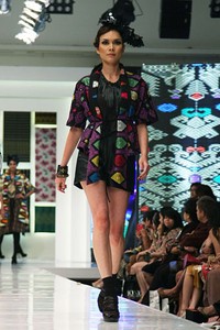 Jakarta, Indonesia - 15 Mei 2013. Ari Seputra The Glorious Handwoven of Indonesia Cita Tenun Indonesia. Jakarta Fashion & Food Festival 2013 at Grand Ballroom Harris Hotel. Kelapa Gading. Jakarta. [Foto: Mohammad Abduh/Wolipop]