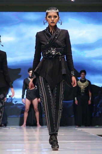 Jakarta, Indonesia - 15 Mei. SPOUS by Priyo Oktaviano Grains De Sable. Cita Tenun Indonesia. Jakarta Fashion & Food Festival 2013 at Grand Ballroom Harris Hotel. Kelapa Gading, 15 Mei 2013. Jakarta. [Foto: Mohammad Abduh/Wolipop]