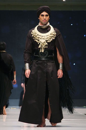 Jakarta, Indonesia - 15 Mei. SPOUS by Priyo Oktaviano Grains De Sable. Cita Tenun Indonesia. Jakarta Fashion & Food Festival 2013 at Grand Ballroom Harris Hotel. Kelapa Gading, 15 Mei 2013. Jakarta. [Foto: Mohammad Abduh/Wolipop]