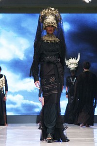 Jakarta, Indonesia - 15 Mei. SPOUS by Priyo Oktaviano Grains De Sable. Cita Tenun Indonesia. Jakarta Fashion & Food Festival 2013 at Grand Ballroom Harris Hotel. Kelapa Gading, 15 Mei 2013. Jakarta. [Foto: Mohammad Abduh/Wolipop]