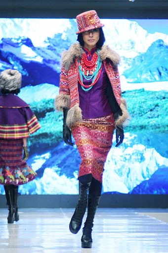 Jakarta, Indonesia - 15 Mei 2013. Balijava by Denny Wirawan The Glorious Handwoven of Indonesia Cita Tenun Indonesia. Jakarta Fashion & Food Festival 2013 at Grand Ballroom Harris Hotel. Kelapa Gading. Jakarta. [Foto: Mohammad Abduh/Wolipop]