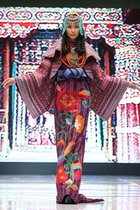 Jakarta, Indonesia - 15 Mei 2013. Balijava by Denny Wirawan The Glorious Handwoven of Indonesia Cita Tenun Indonesia. Jakarta Fashion & Food Festival 2013 at Grand Ballroom Harris Hotel. Kelapa Gading. Jakarta. [Foto: Mohammad Abduh/Wolipop]